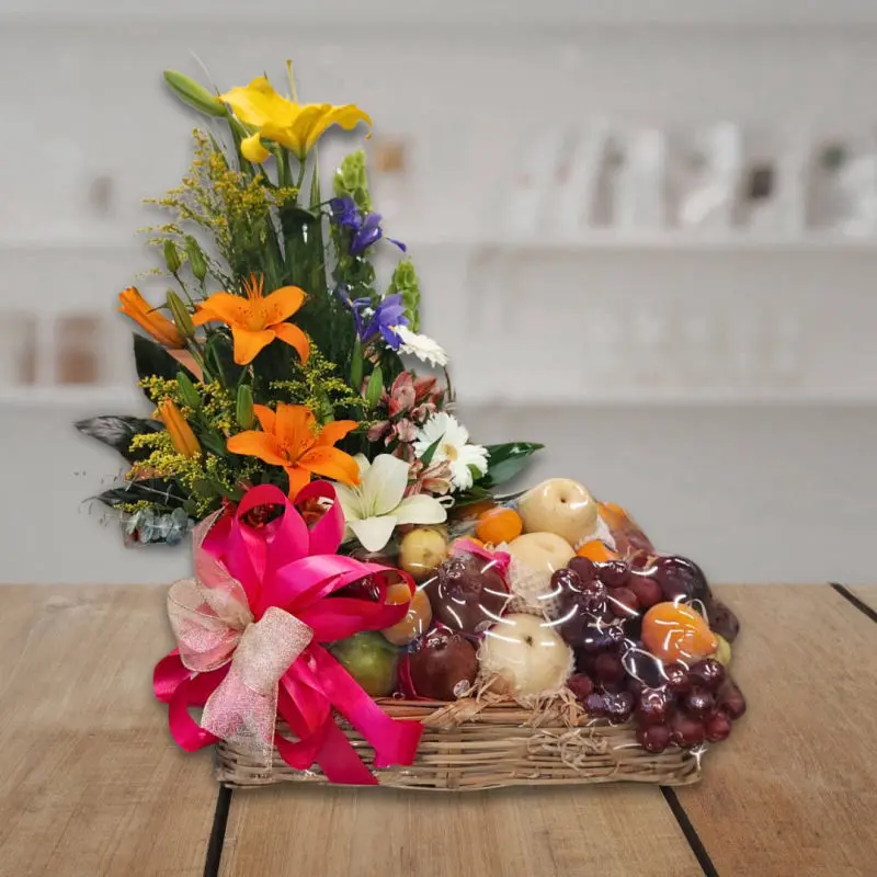 Arreglo frutal con flores Personnel