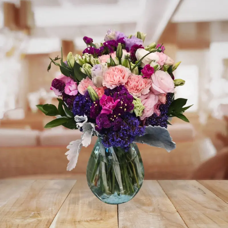 Arreglo floral, tonos rosa y morado, lisianthus y clavel