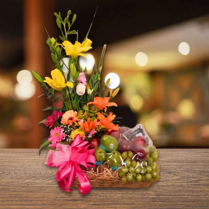 Arreglo frutal con flores Personnel