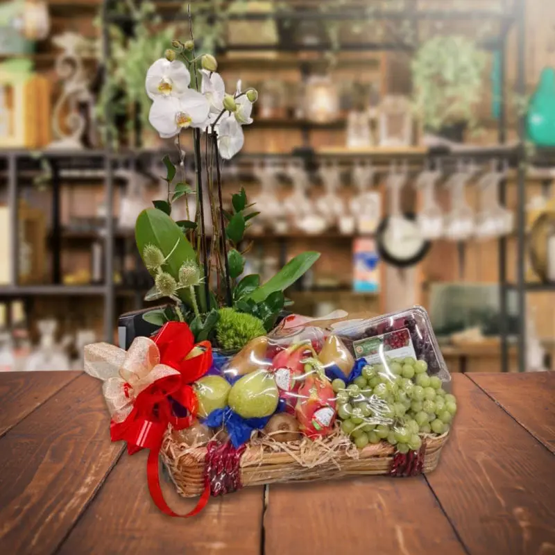 Arreglo frutal con orquídea Personnel